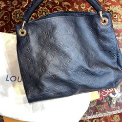 Louis Vuitton LEATHER ARTSY for Sale in Carmel, IN - OfferUp