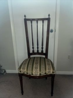 VINTAGE CHAIR IN GOOD CONDITION