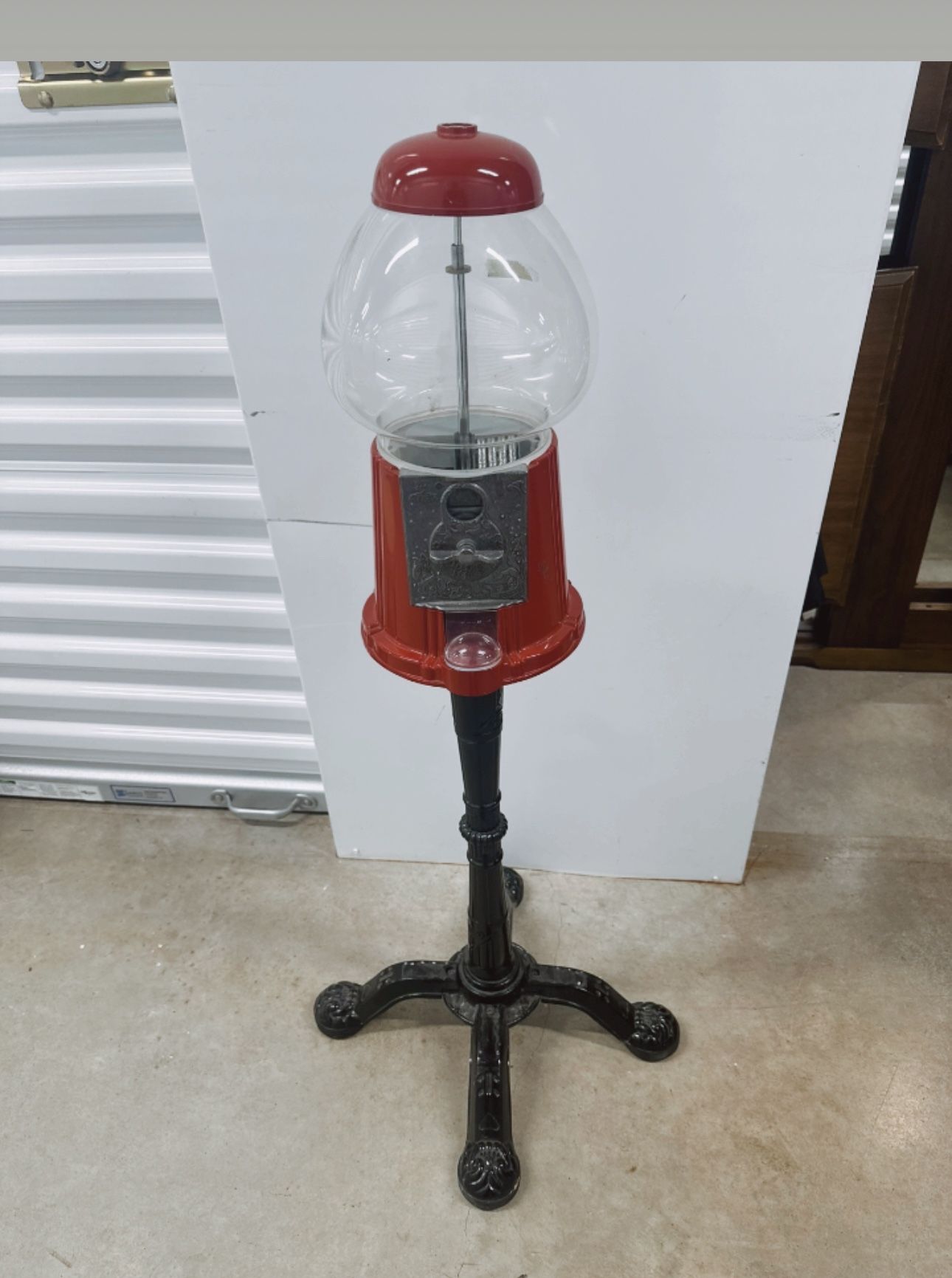 VINTAGE CAROUSEL GUMBALL MACHINE KING SIZE With Stand Made in Taiwan 1985