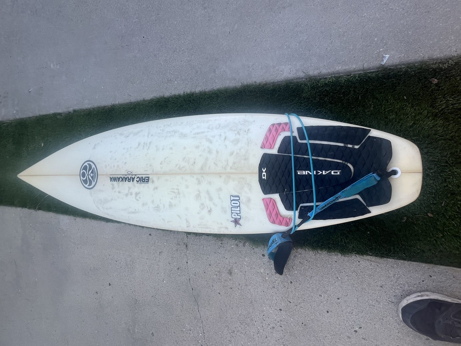 Surf board 6’4