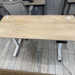 8- Office desks With Motorized Lifter