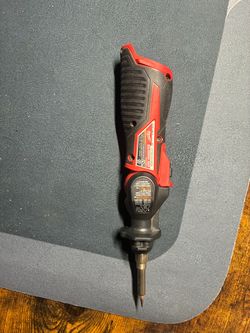 Milwaukee M12 Soldering Iron + 2.0Ah Battery