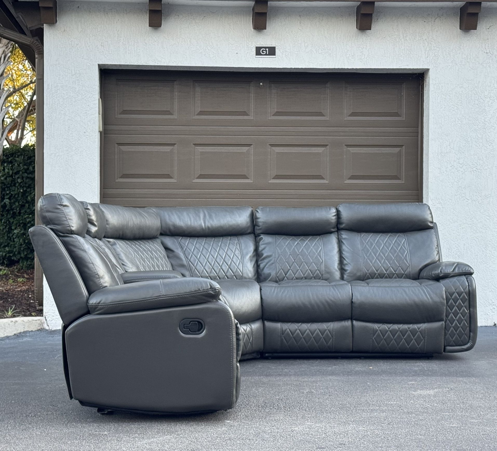 Sofa/Couch Sectional - Manual Recliner - Delivery Available 🚛