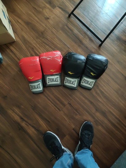 Boxing Gloves 10$ A Pair