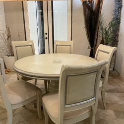 Dining Table With 5 Chairs Very Clean Pickup Only Temecula. 
