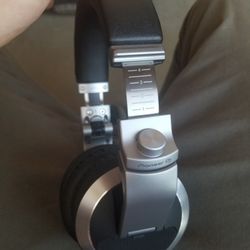 Pioneer HDJ X7 headphones