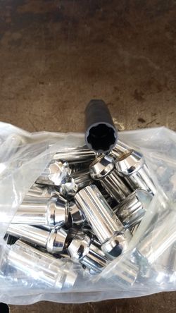 9/16-18 lug nuts and wheel lock key