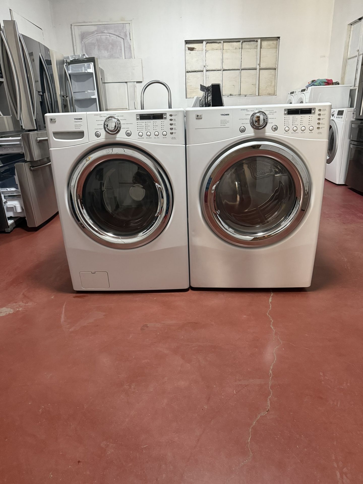 LG washing machine set with gas dryer in perfect working condition. 4.5 washer capacity, 7.4 dryer. Delivered to your home and installed with a 3-mont