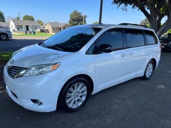2011 TOYOTA SIENNA XLE 8-PASSENGER‼️