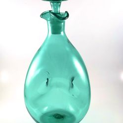 Beautiful vintage hand-blown glass decanter in a stunning teal/aqua green color. Thick glass with elegant curves and a matching ground glass stopper. 