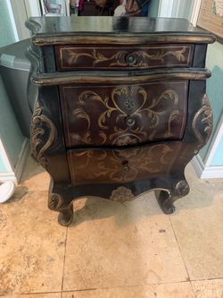 Bombay Accent chest
