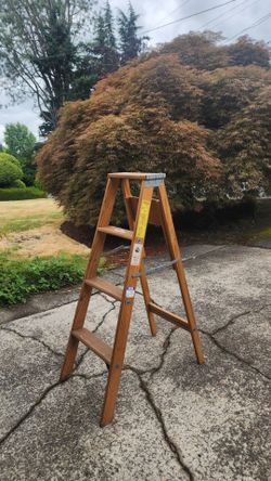 4ft Wood Ladder