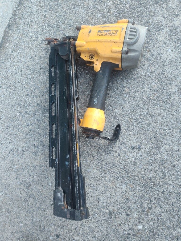 DeWalt Framing Nail Gun ***** Works Good***
