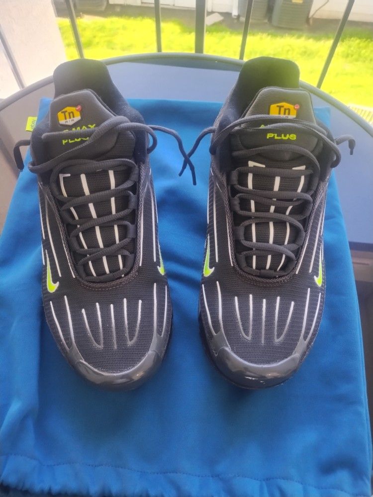 Nike Air Max TN Plus 3 Size 11 Black Volt Green