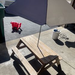 Kids picnic table FREE