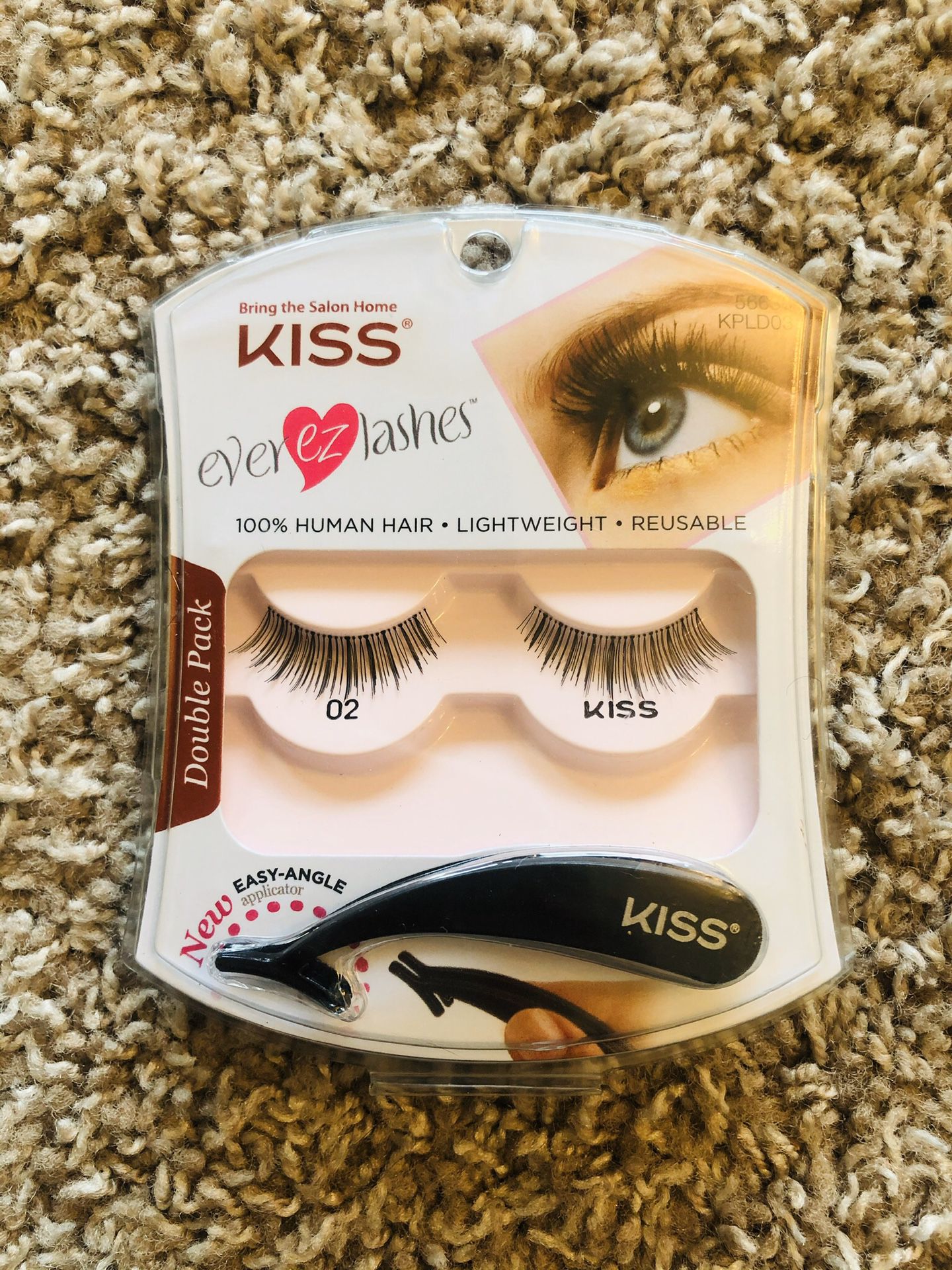 NEW Kiss Fake Eyelashes and Applicator