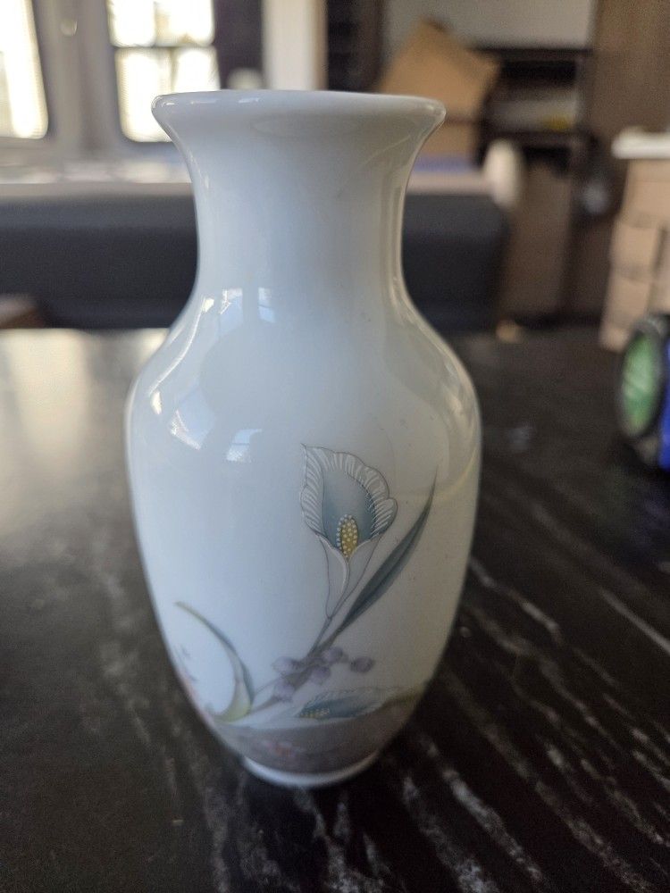 Porcelain Vase by Russ White Calla Lilies Lilies Asian Flowers Japan 5008