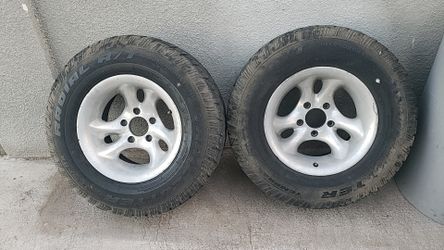 2 rims with tires 30x9.50r15