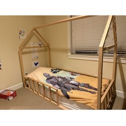 Montessori Twin XL House Bed + Beautyrest Mattress + Bedding Bundle