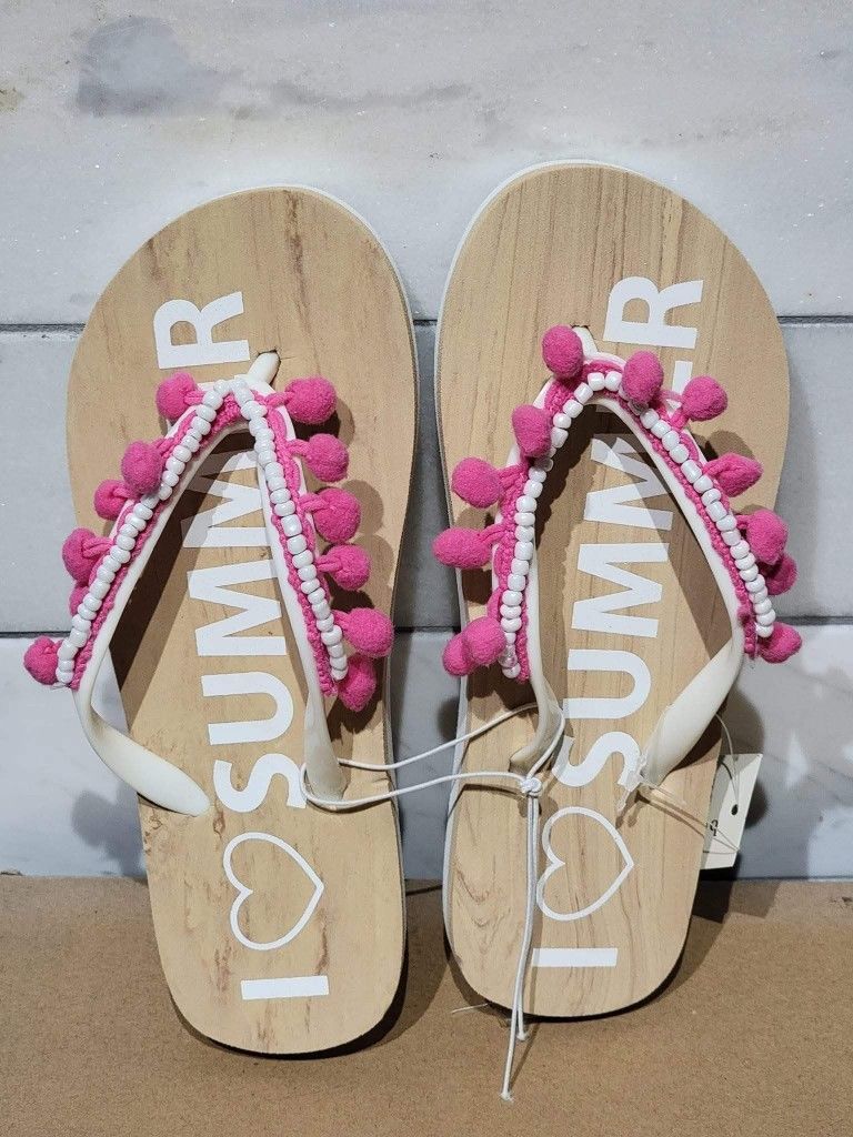 Women's Flip-flops $3 each
(Various Sizes Available Please See Description)