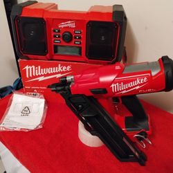 30 Framing Nailer M18 Milwaukee Radio Charger Con Auxiliar Tools Only $$300 Fijo Por Los Dos