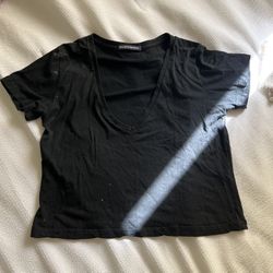 black v neck crop tee