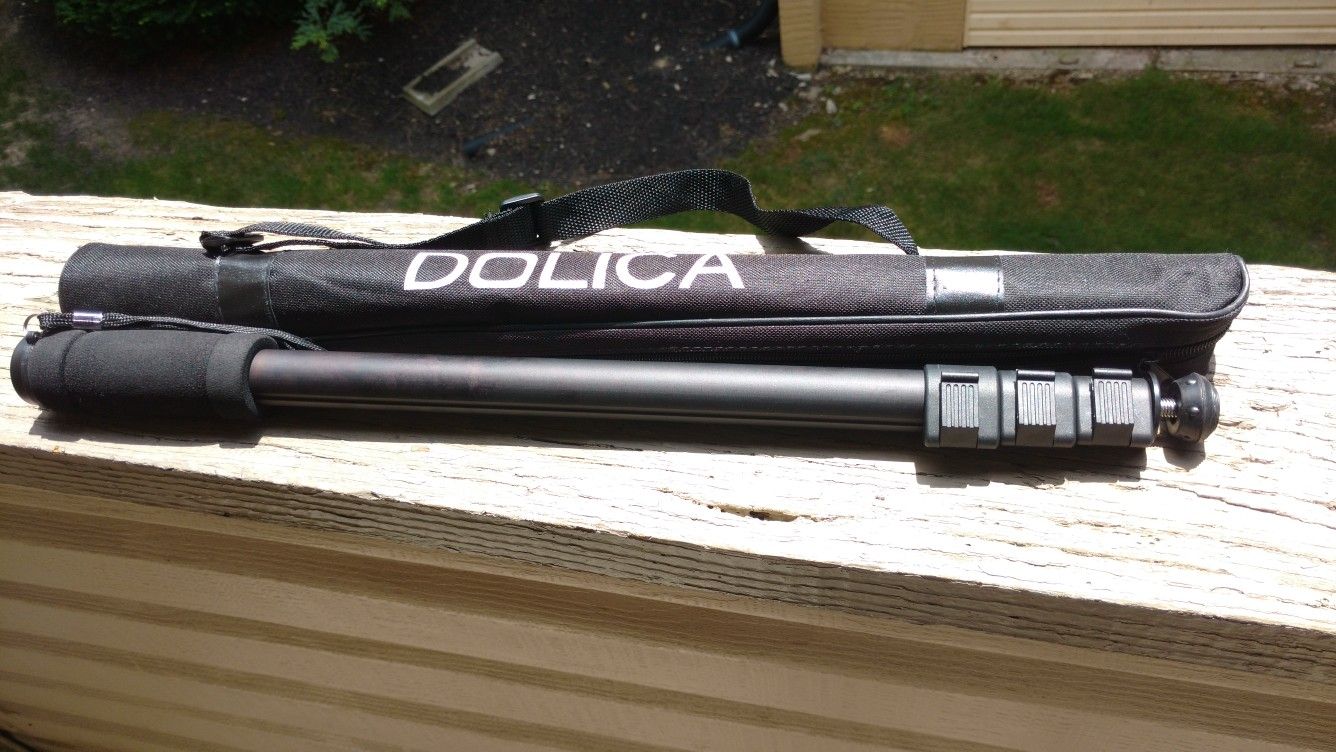 Dolica wt-1003 black finish monopod and case