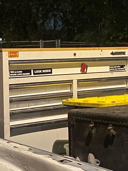 Husky 9 drawer roll away licking tool box ON WHEELS.  WITH TOOLS