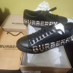 Sneakers size 8