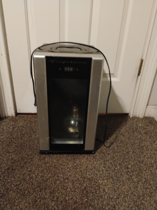 L Iqour Fridge