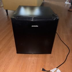 Mini Fridge - Proctor|Silex - $30