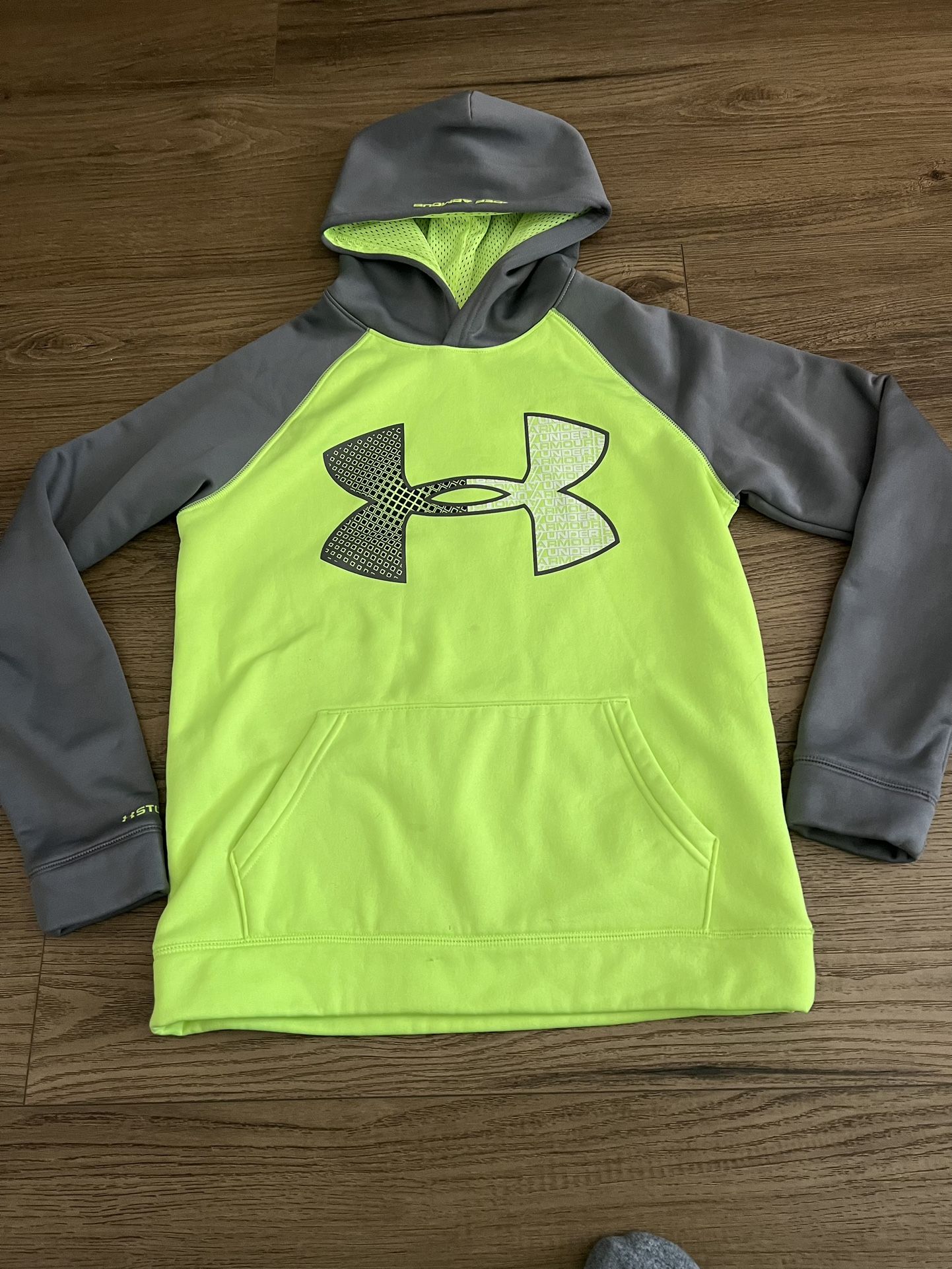 Boys Under Armour Sweatshirt Youth Large.