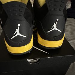 Jordan 4 Thunder