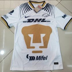 Pumas Homenaje a Pele version jugador  numero Dani Alves 77