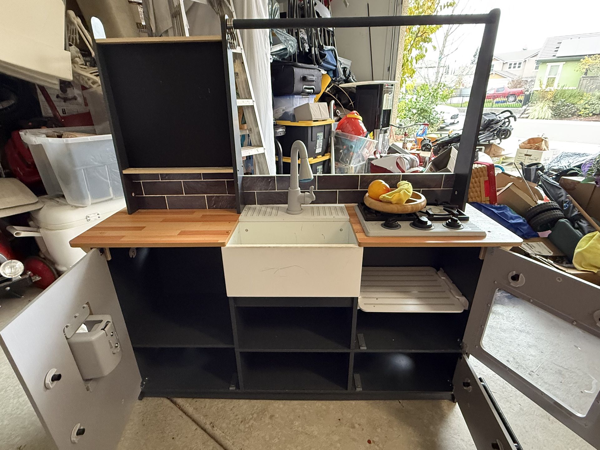 Toy kitchen