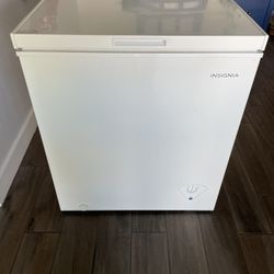 Chest Freezer, 6.4 Cubic Ft.
