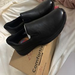 Comfortiva Maki BLACK Leather Flat Women's  7M NEW IN BOX