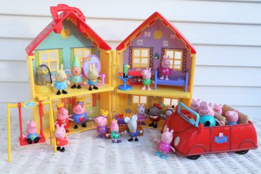 Peppa Pig Playset -House & Car Set(Car Sounds Work) -Complete Peppa Pig Royal Court Figures, Family & Extra Accessories (Daddy/Mommy Pig, George, Etc)