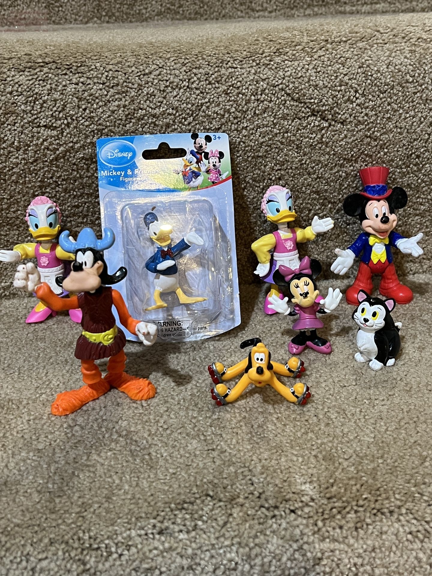 Disney lot of 8 PVC figures meal toys Goofy Mickey Minnie Mouse Donald Duck