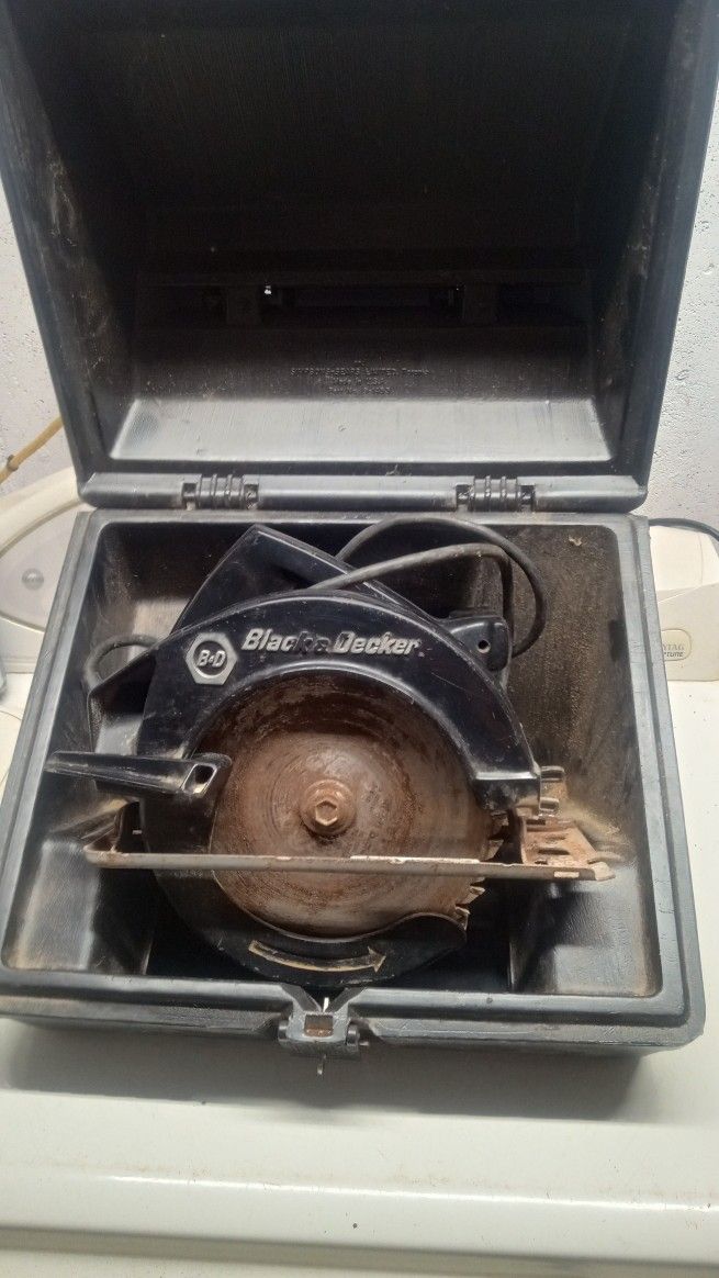 Black And Decker Circular Saw Works Perfect