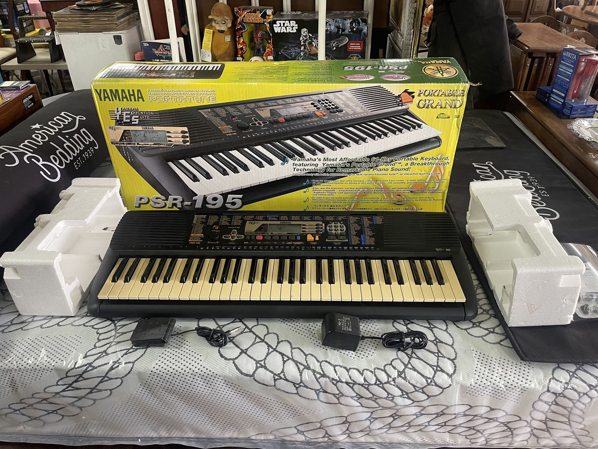 Yamaha PSR-195 Electronic Keyboard With Star Wars!