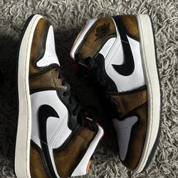 Jordan 1 Mid SE 