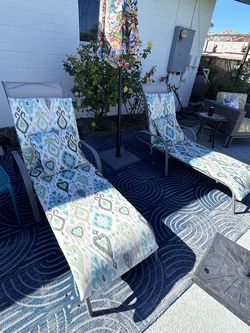 Set of 2 metal and mesh loungers with cushions