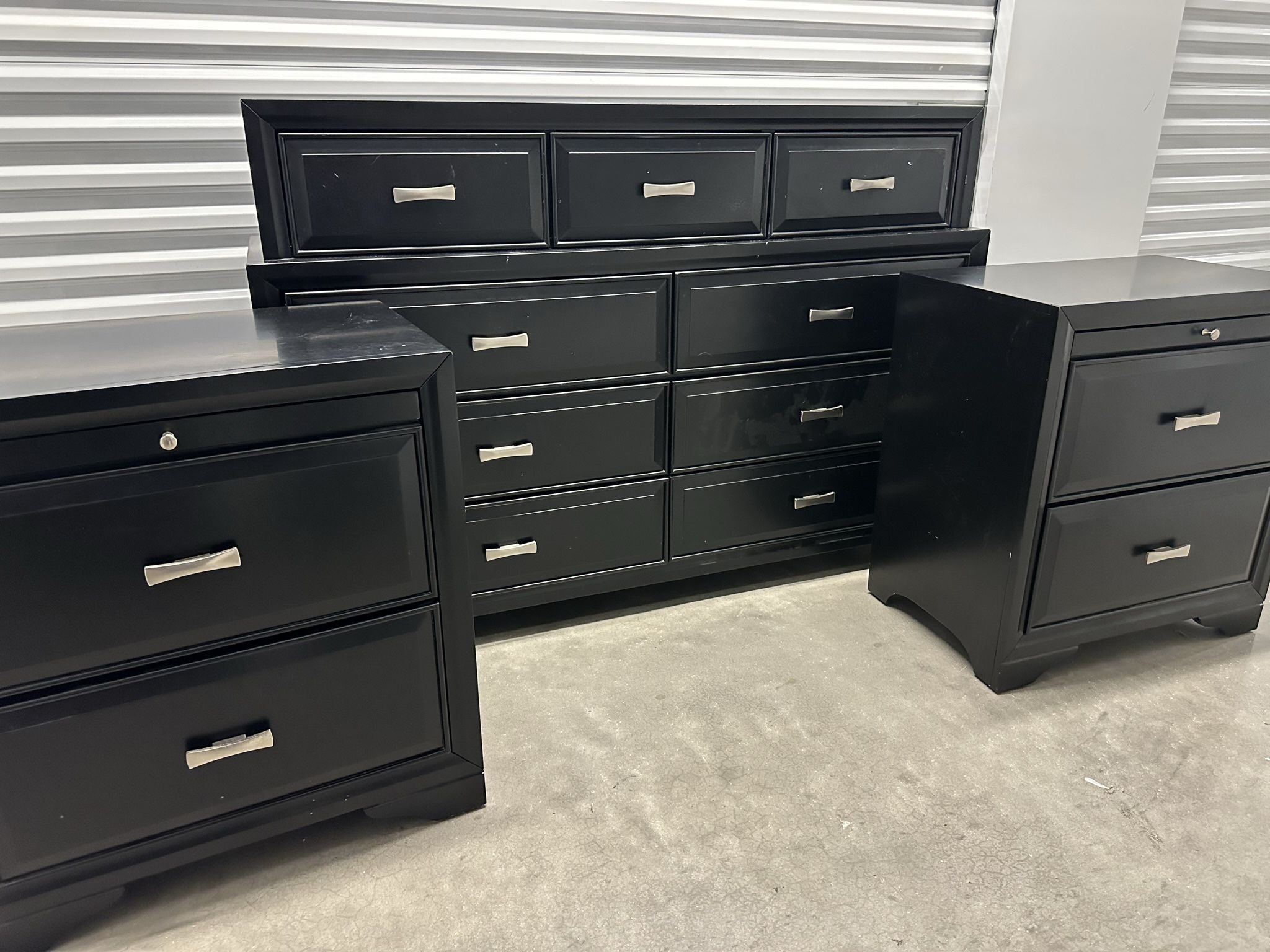 Belcourt Black Gallery Dresser And Nightstand