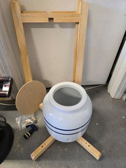 Ceramic water dispenser with stand. New never used