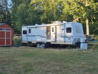 2002 Keystone Montana Mountaineer 32' Trailer