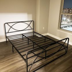 Queen Size Metal Heavy Duty Bed Frame Brand New 