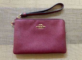 Coach Wristlet With Gold Horse And Carriage logo Burgundy Red Gold Hardware