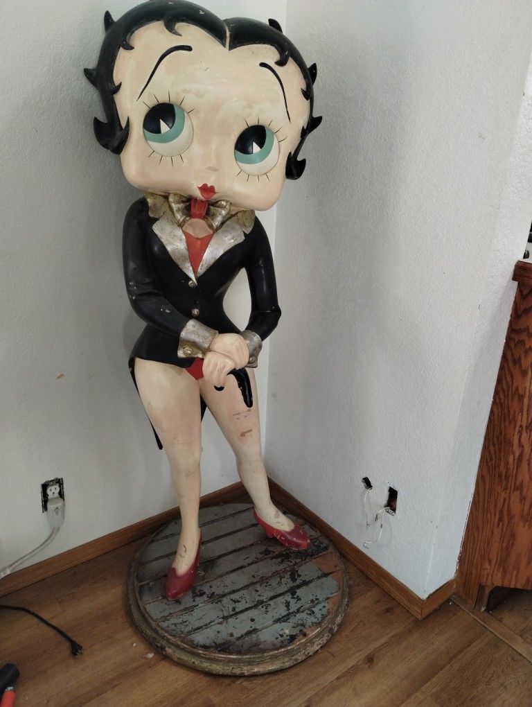 Life Size Statue Betty Boop 