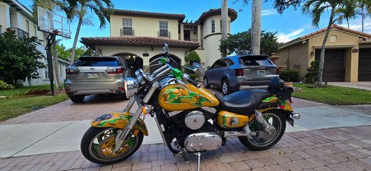 Kawasaki vulcan  mean streak 2002 ,  1500 CC  9,000 miles
